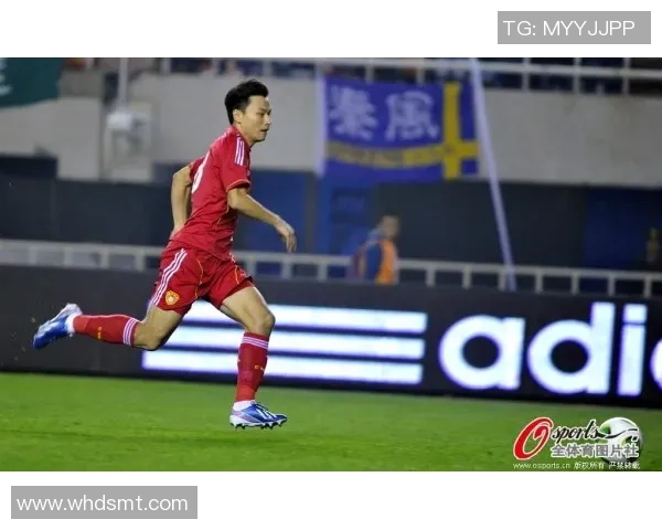 杨伟独家解析足球技巧与战术心得助你提升球场表现