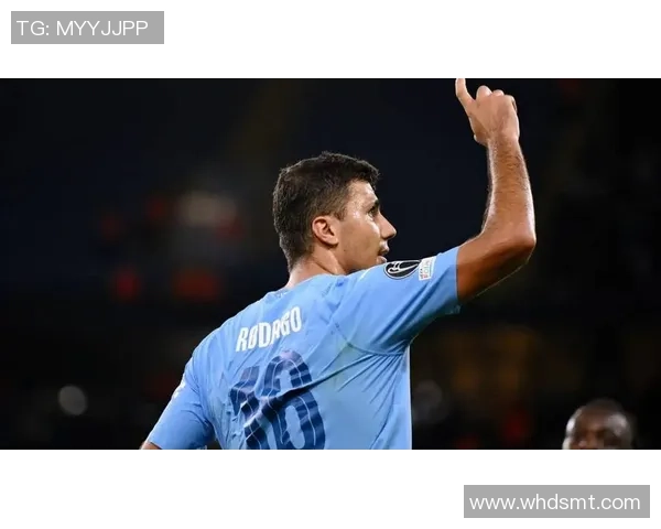 足球明星高清照片分享领略球场风采与魅力瞬间